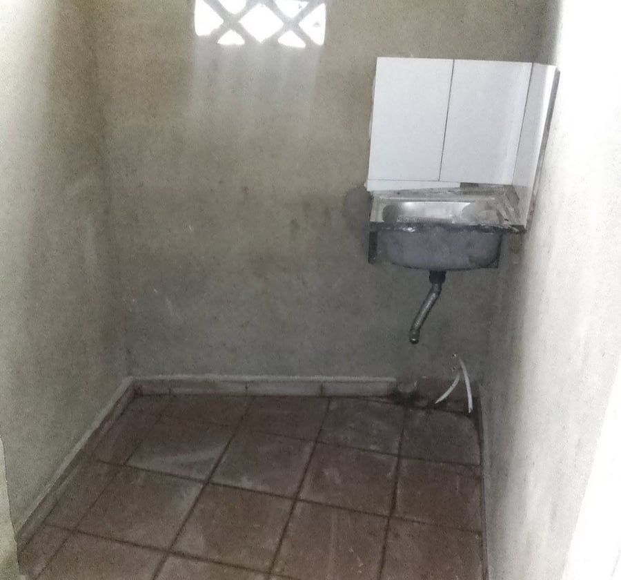 Chambre à louer à Beedi