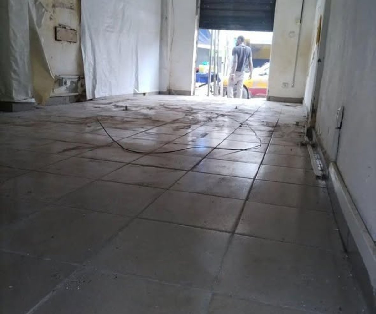 Vaste boutique à louer à Bépanda Tonnerre