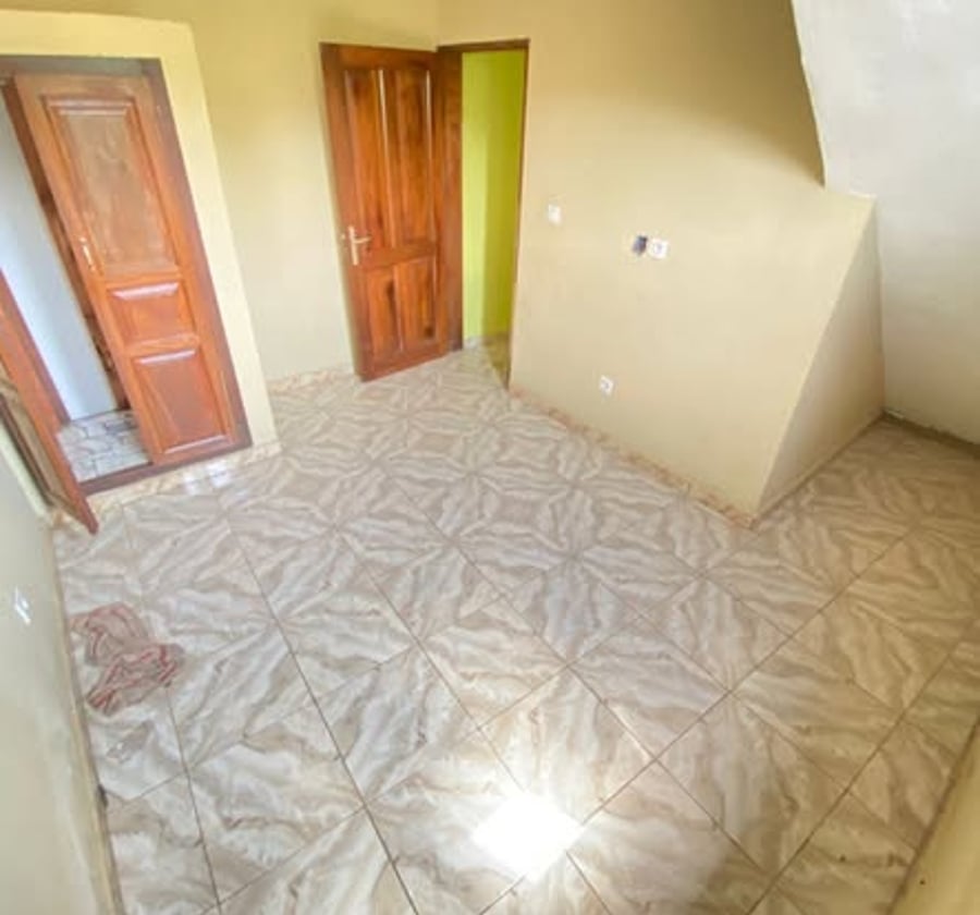 Studio moderne à louer - Etoug Ebe