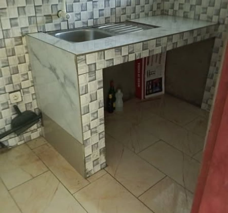 Studio moderne à Nyalla Nkolbong