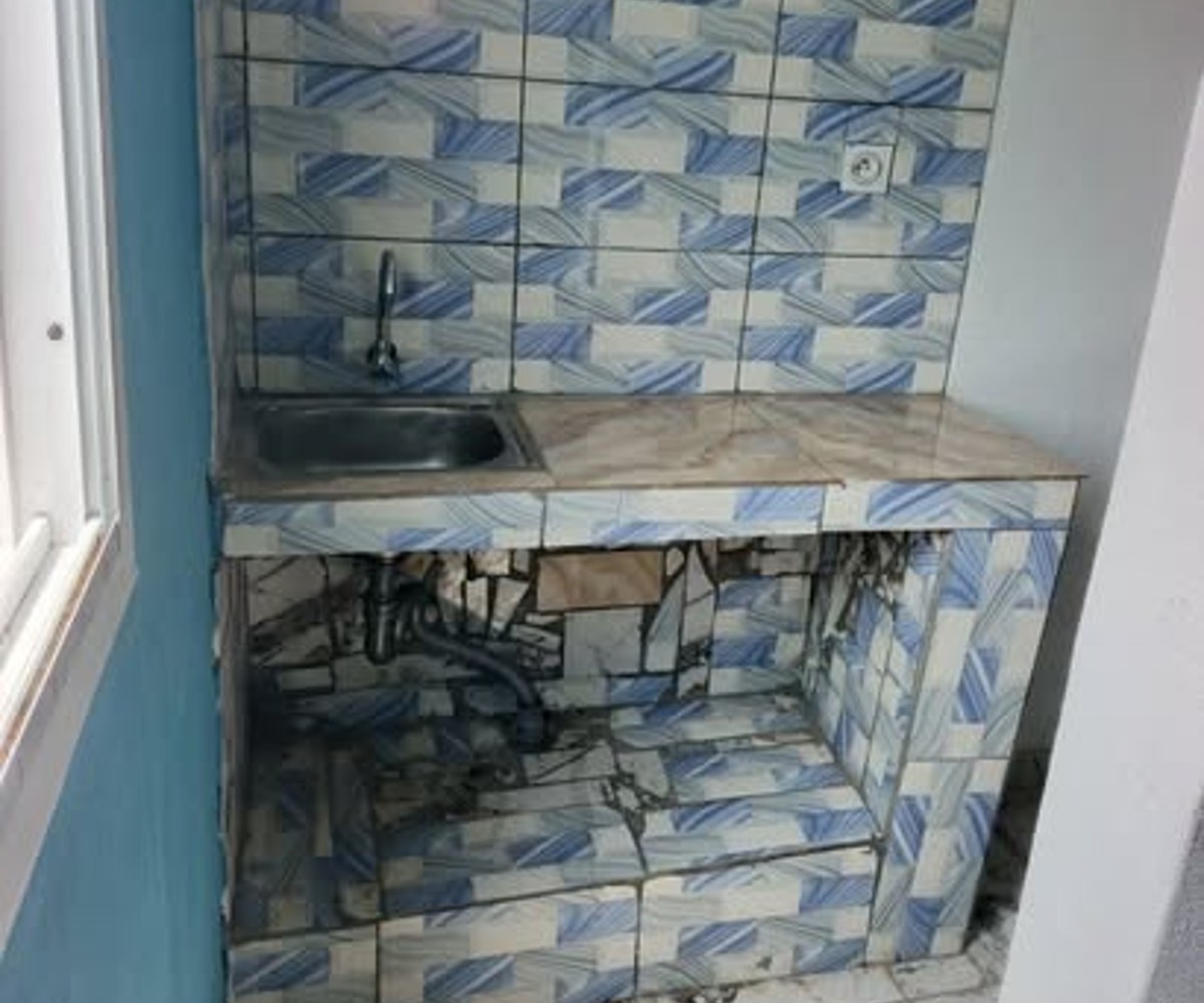Studio moderne à louer à Ndogbong