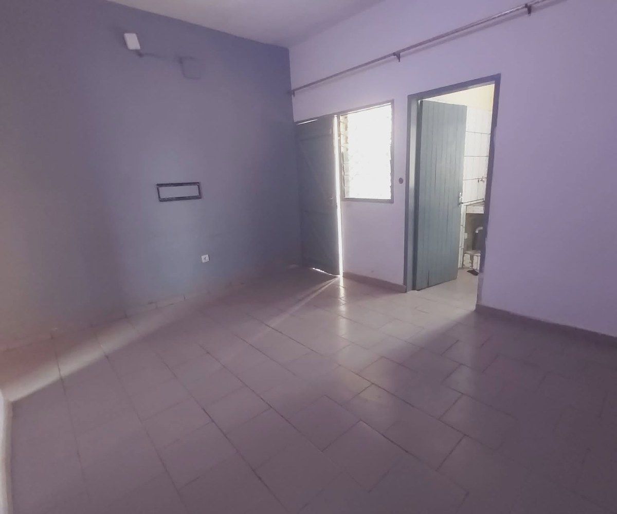 Studio moderne à Biyemassi