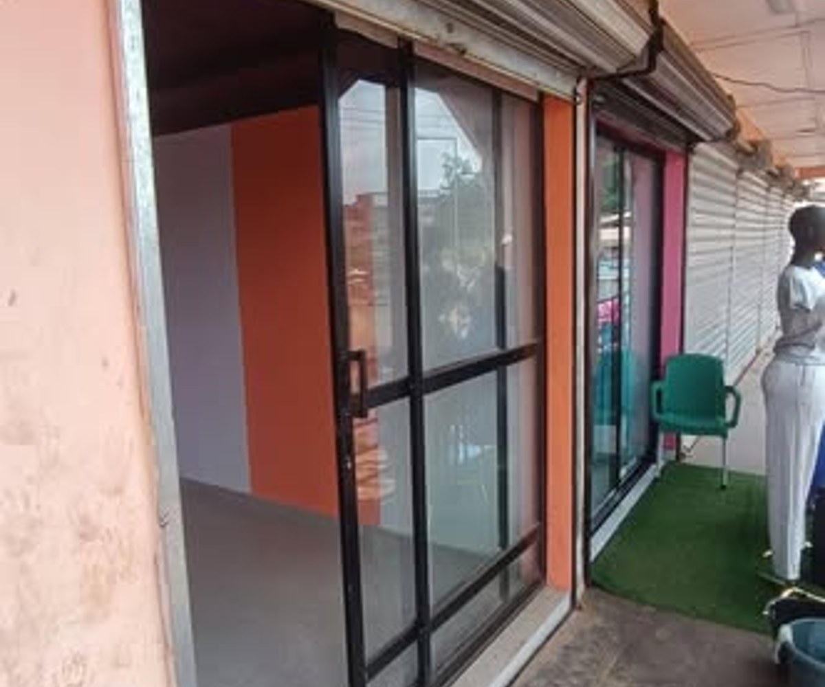 Boutique à louer à Nsam