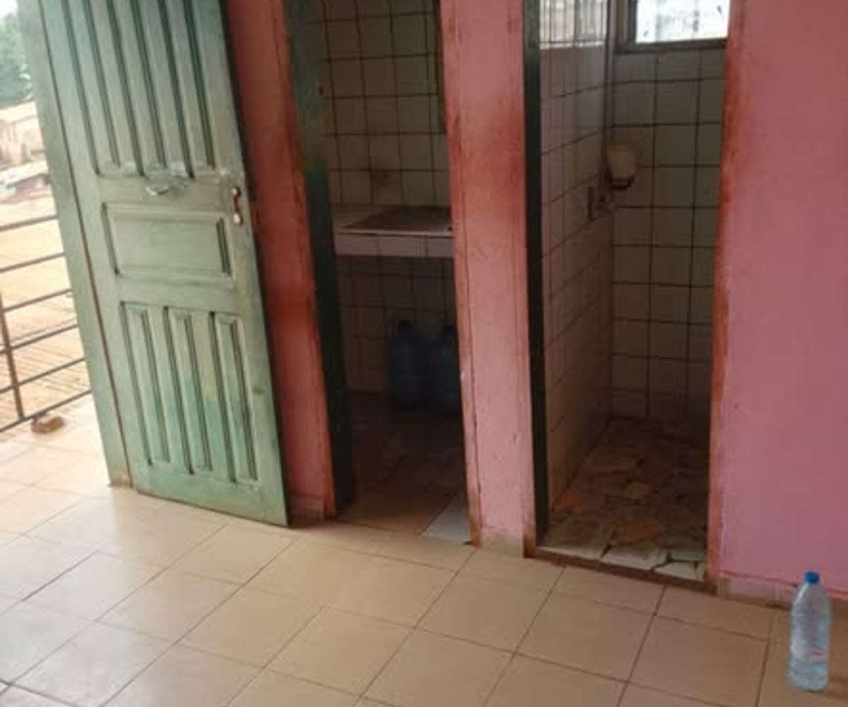 Chambre moderne 3 pièces – Nkomo