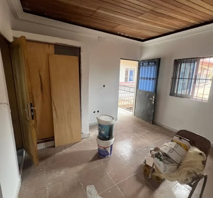 Série de 3 chambres modernes staffées à Nsam, Yaoundé
