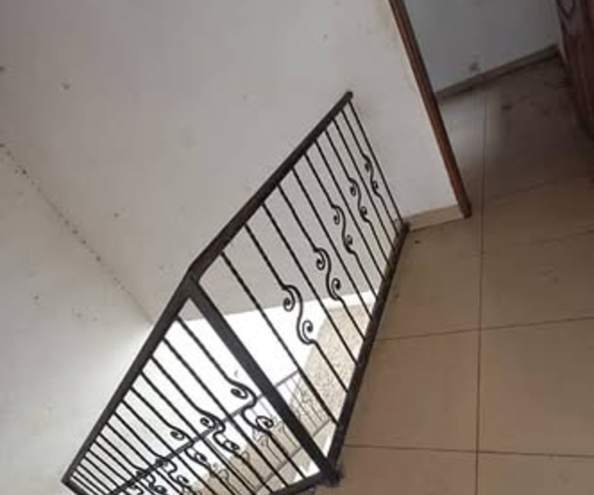 Duplex à louer à Logpom Njoya - 6 chambres, 5 douches, 450 000 FCFA/mois
