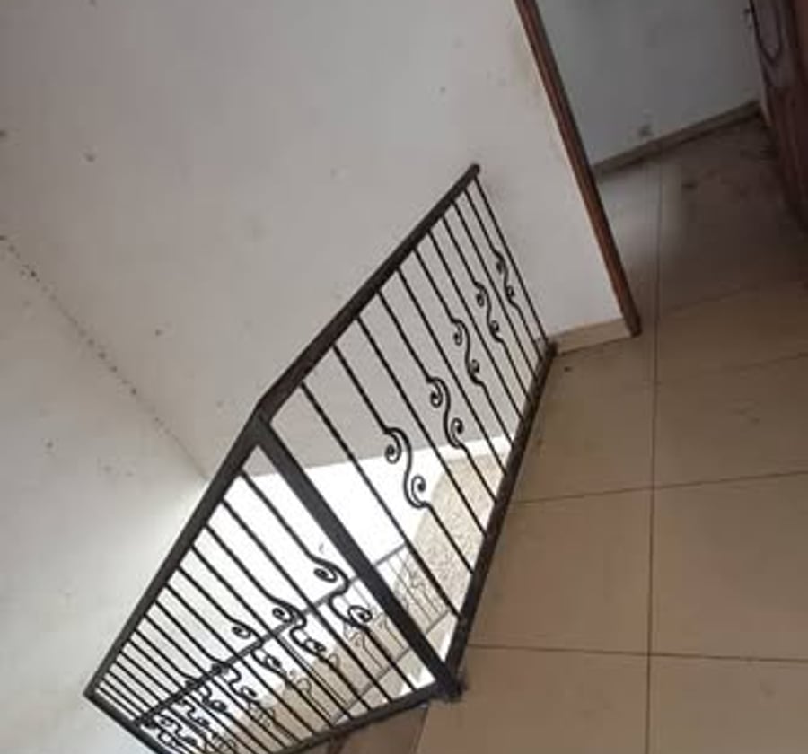 Duplex à louer à Logpom Njoya - 6 chambres, 5 douches, 450 000 FCFA/mois