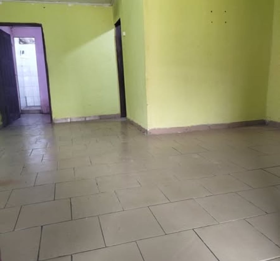 Vaste studio moderne à Logbaba