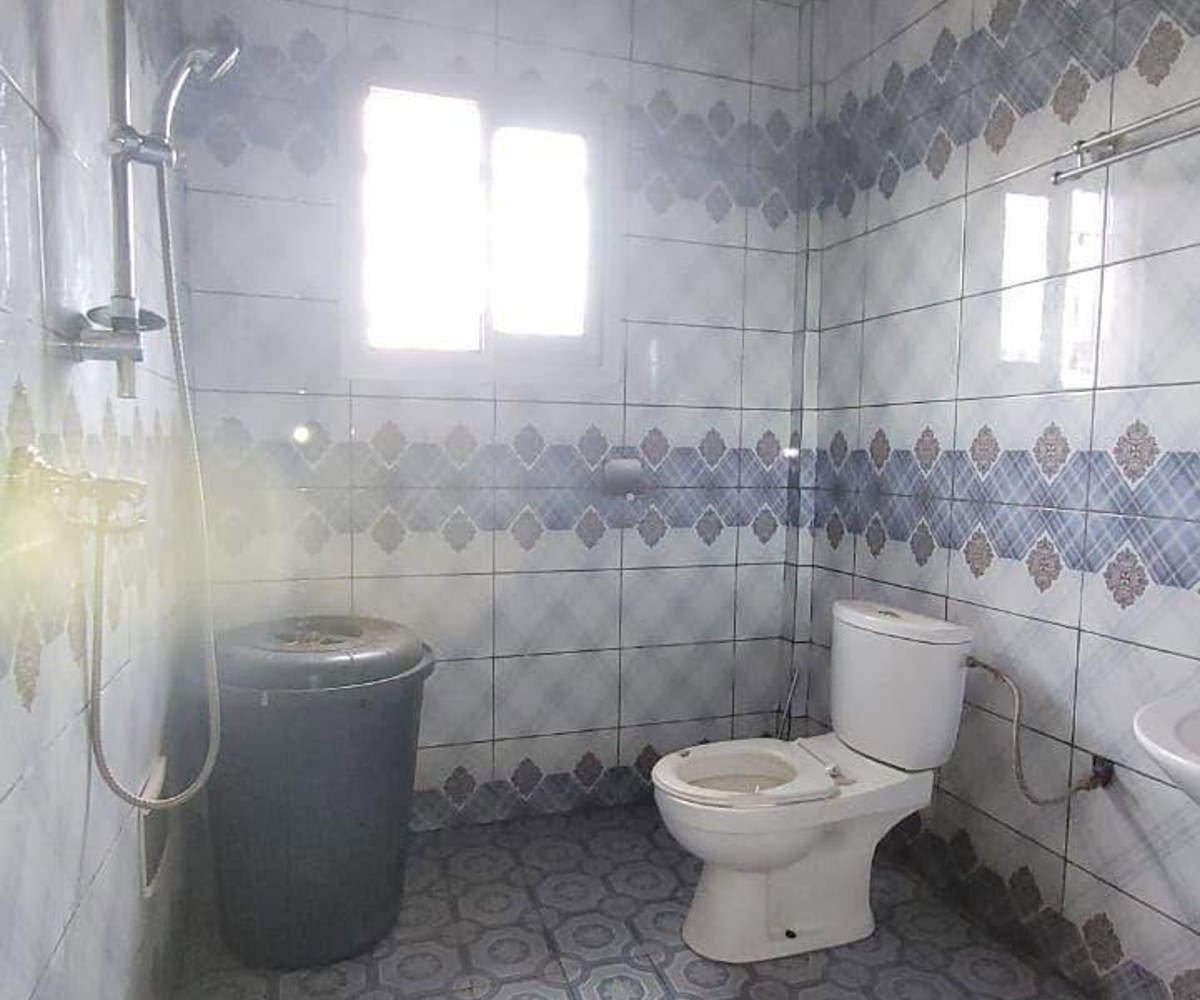 Vaste chambre moderne à louer à Messassi