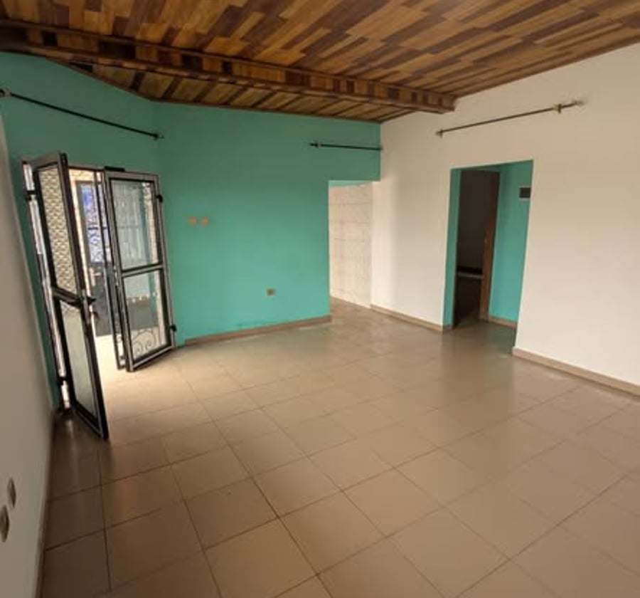 Appartement moderne à PK 10 – 2 chambres