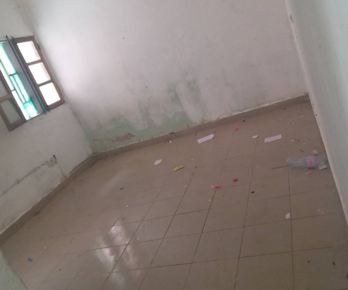 Vaste chambre moderne à louer à Obobogo