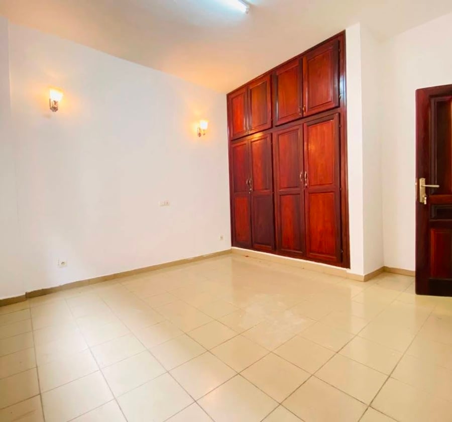 Appartement moderne 3 chambres à Makepe, Douala