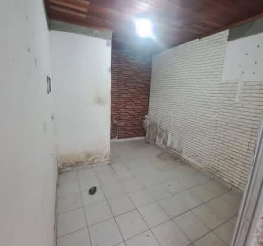 Chambre moderne à Odza petit marché