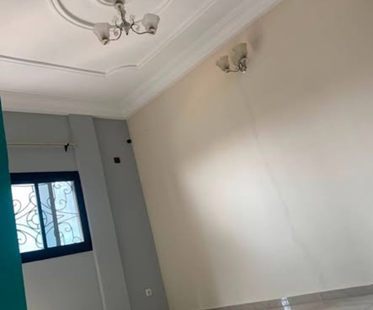 Studio moderne à Japoma rails