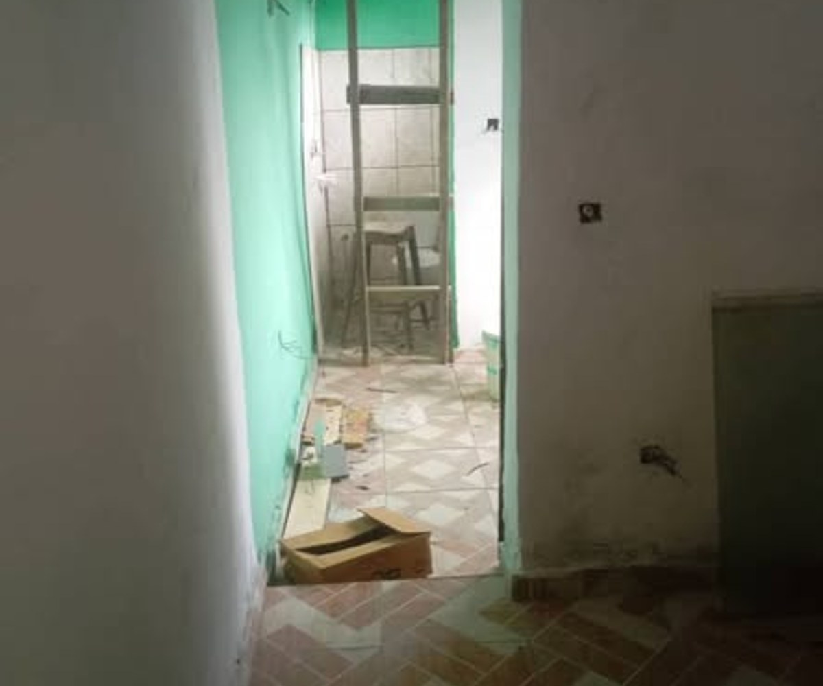 Grande chambre moderne à louer à Beedi (Douala)