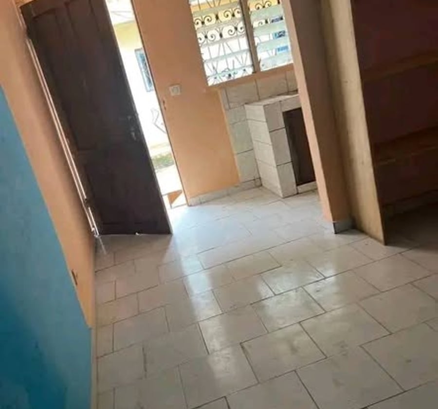 Chambre moderne à Nkoabang