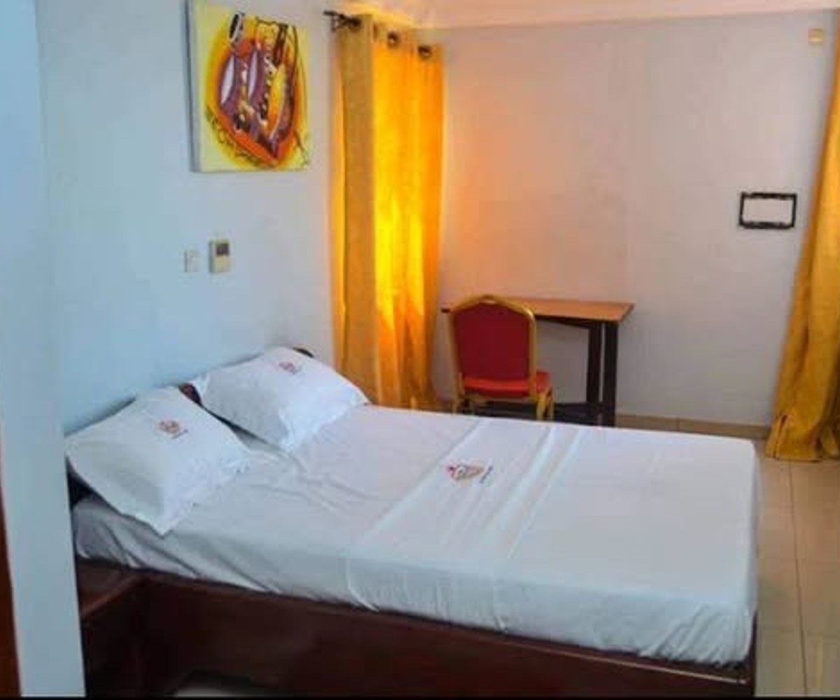 Hôtel le Pentagone - Chambres climatisées et ventilées à Douala