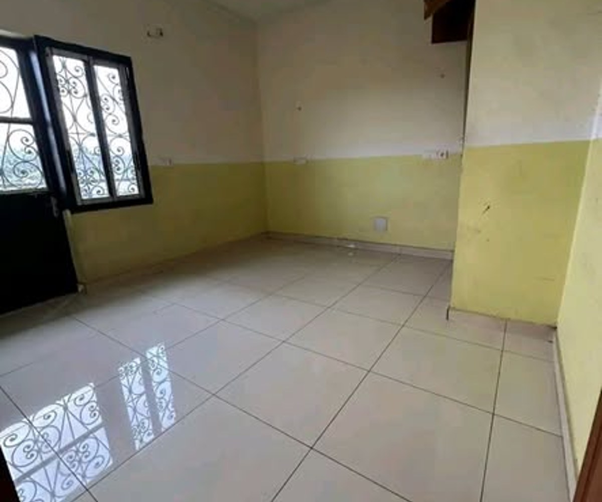 Studio moderne à Yassa - Carrefour escalier