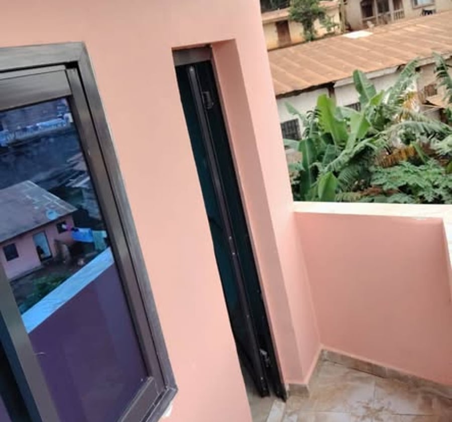 Studios neufs à louer à Ngousso