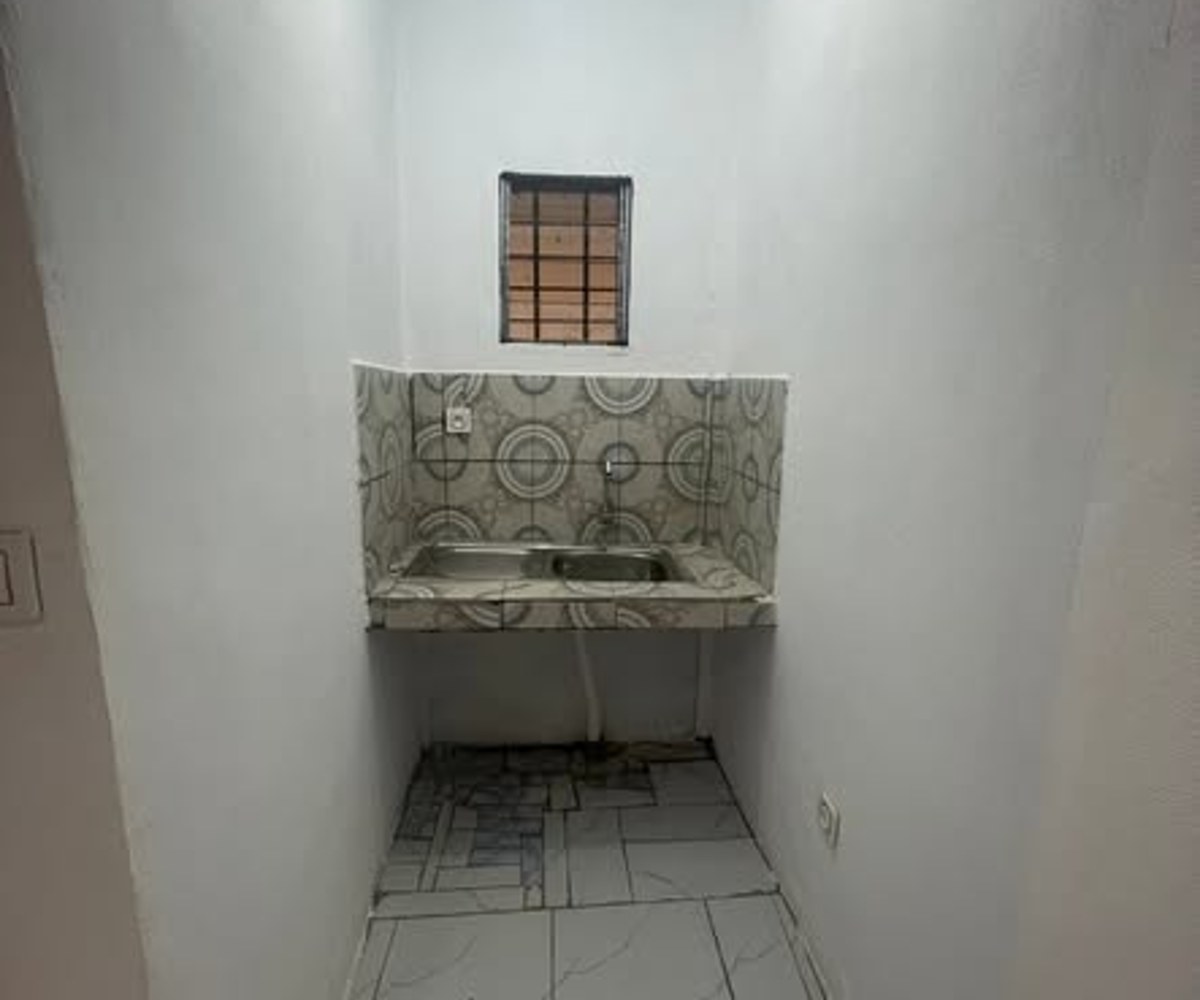 Chambre moderne à Ndogbong, Douala