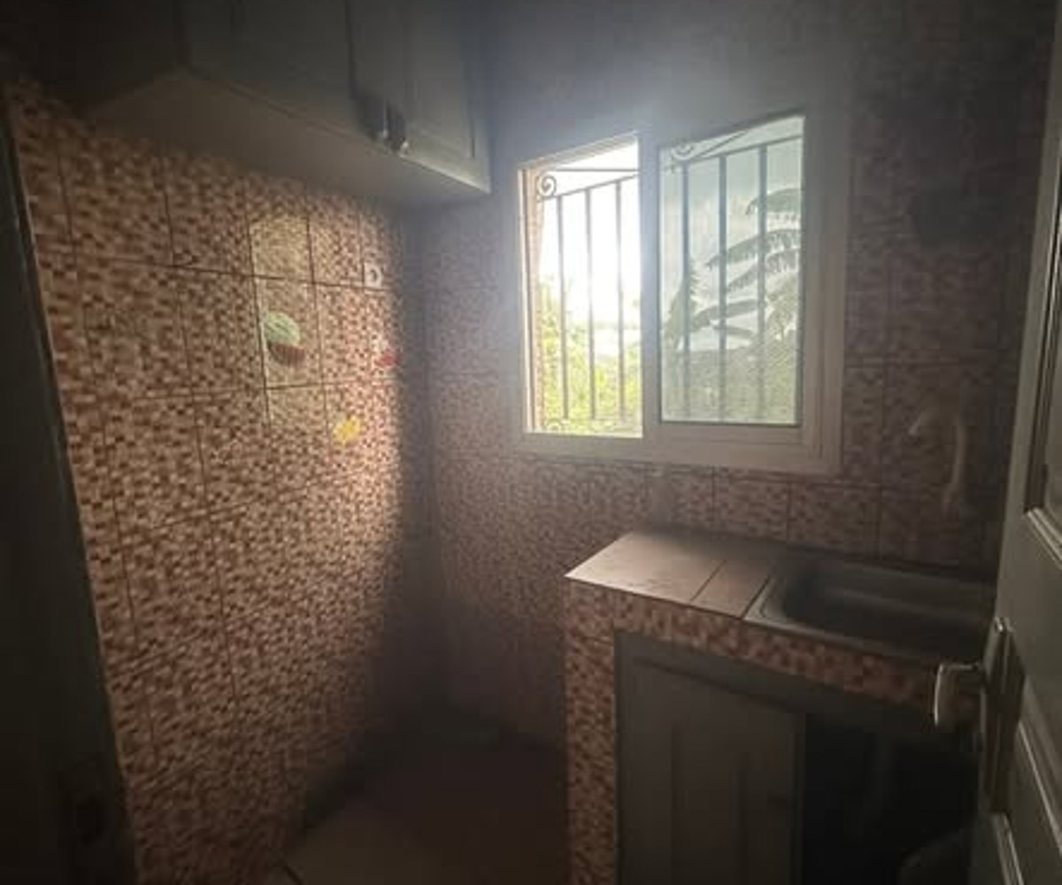 Chambre moderne 3 pièces avec placard - PK 14, Douala