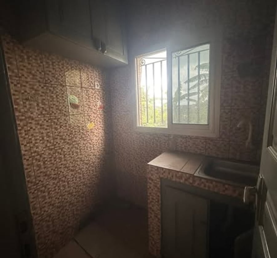 Chambre moderne 3 pièces avec placard - PK 14, Douala