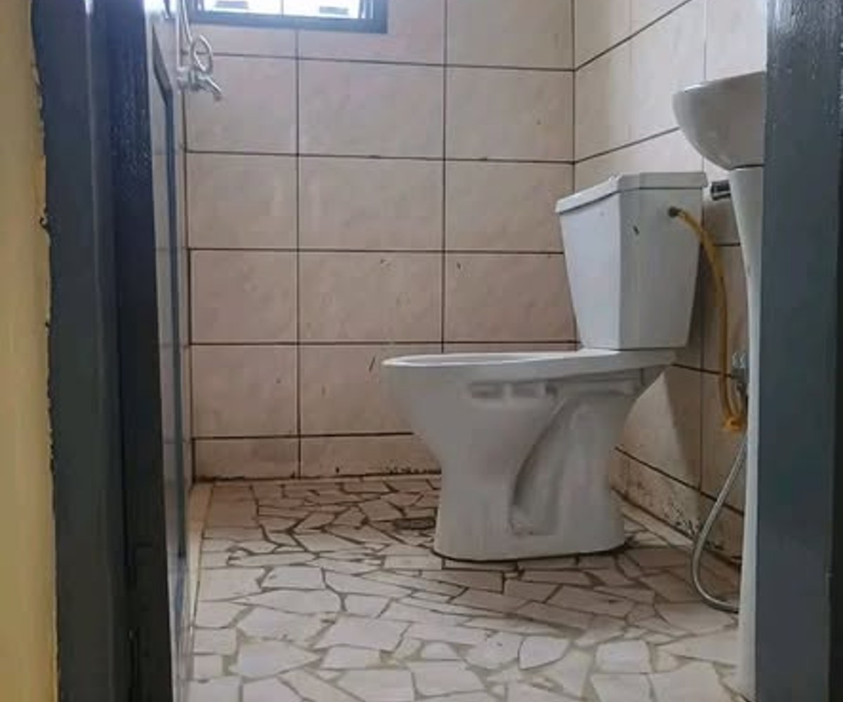 Studio moderne à louer à Logbaba Saker