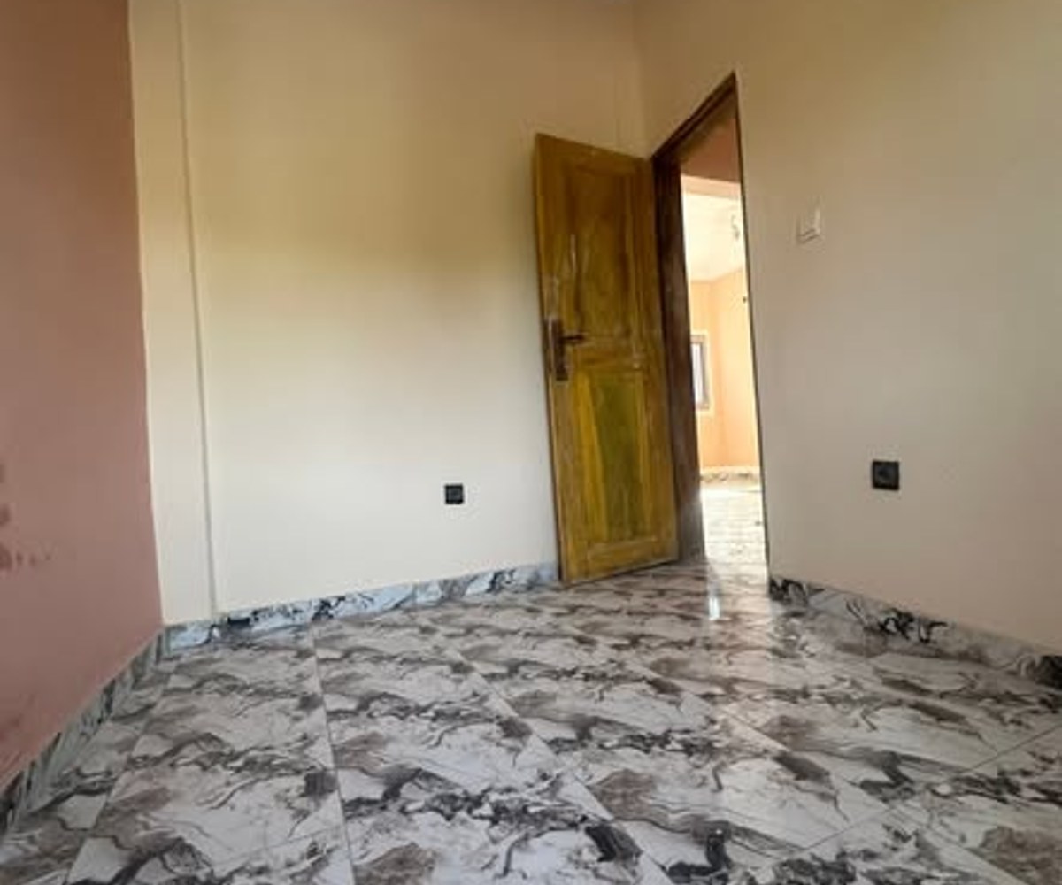 Appartement moderne à PK 13, Douala - 2 chambres avec parking et forage