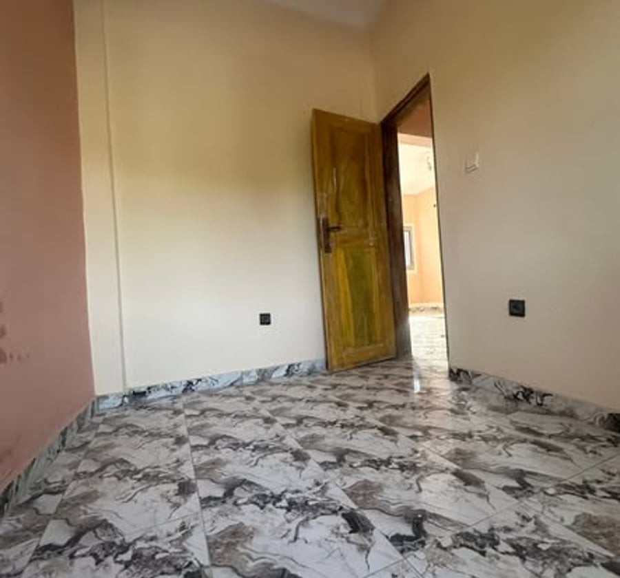 Appartement moderne à PK 13, Douala - 2 chambres avec parking et forage