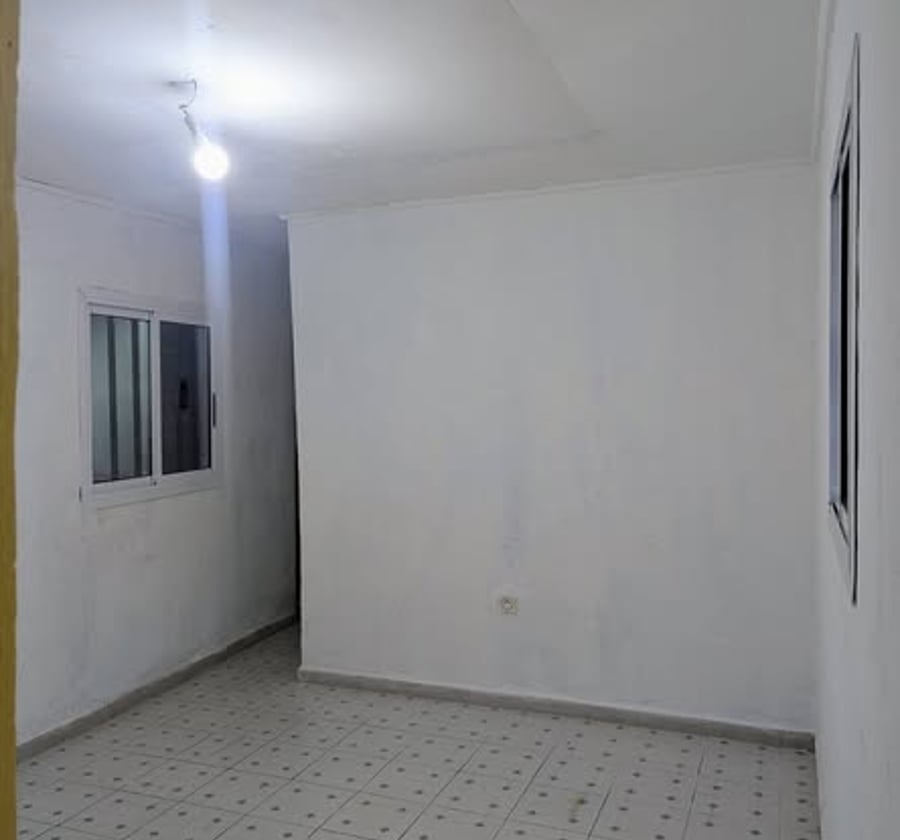 Studio Moderne à l'étage – Deido