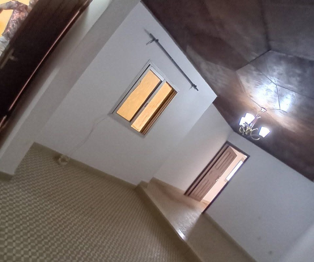 Studio individuel à louer à Santa Barbara, Douala