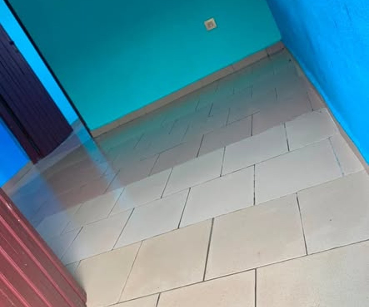 Studio simple à Ndogpassi I, carrefour chefferie