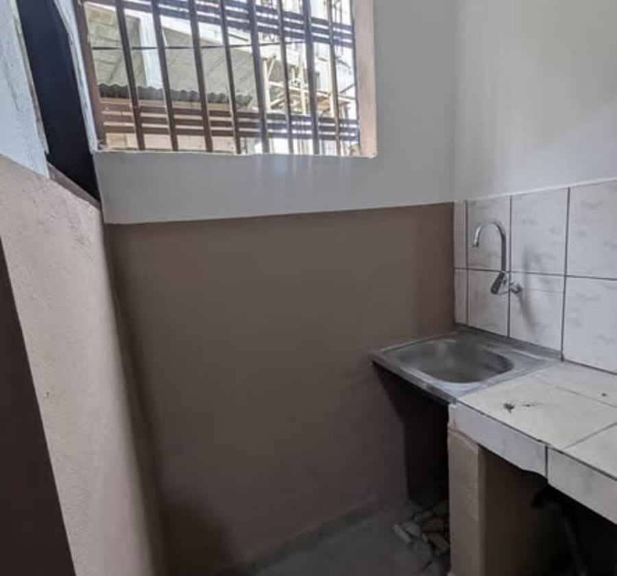 Chambre moderne avec cuisine placard à louer à Ndogbong (Église catholique)
