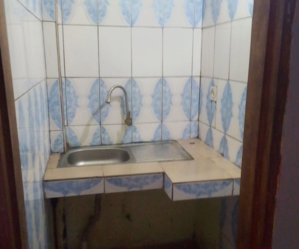 Grande chambre moderne à louer à Simbock - Badoumou