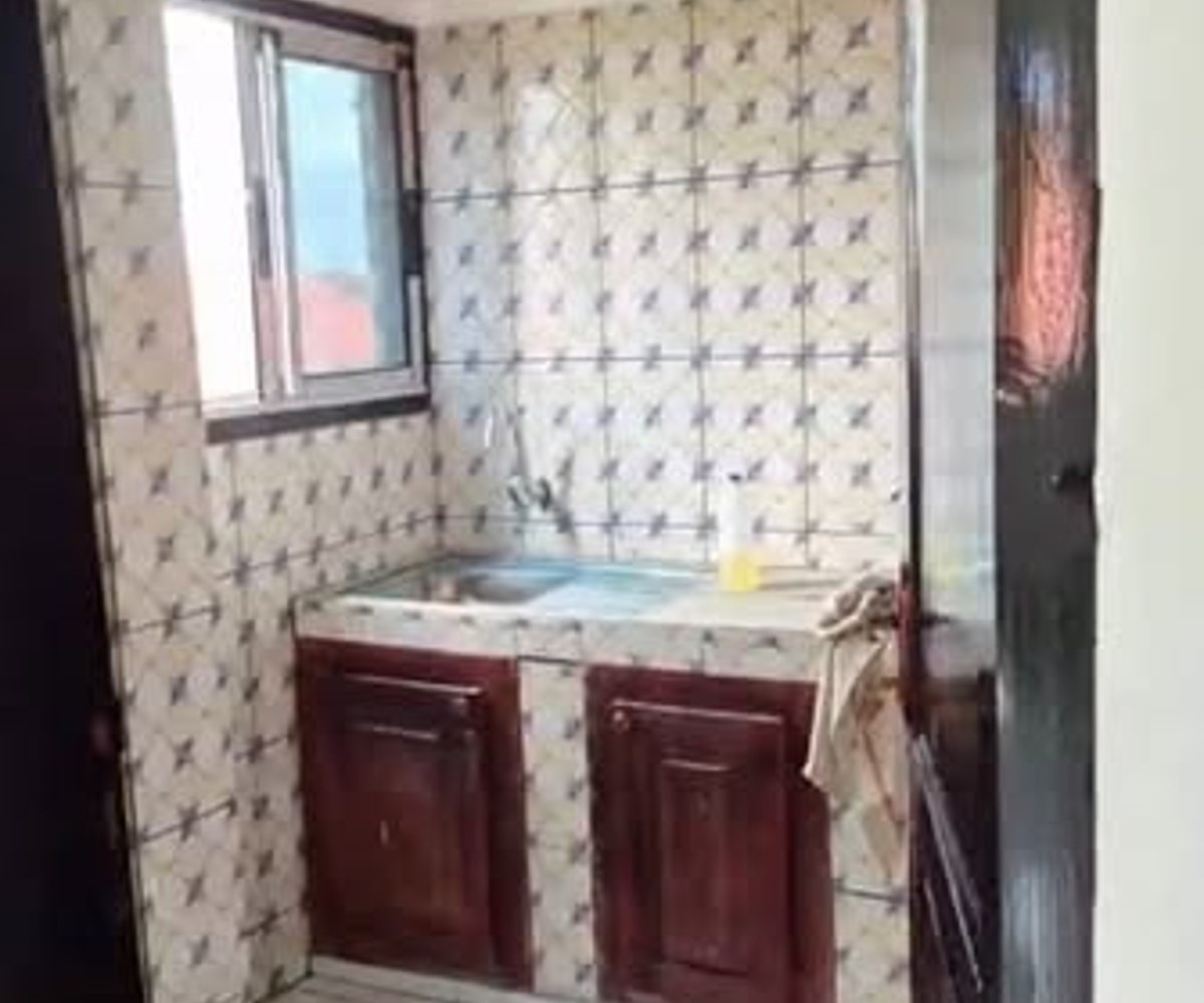 Appartement 2 chambres avec balcon, forage, parking - Nkolbong