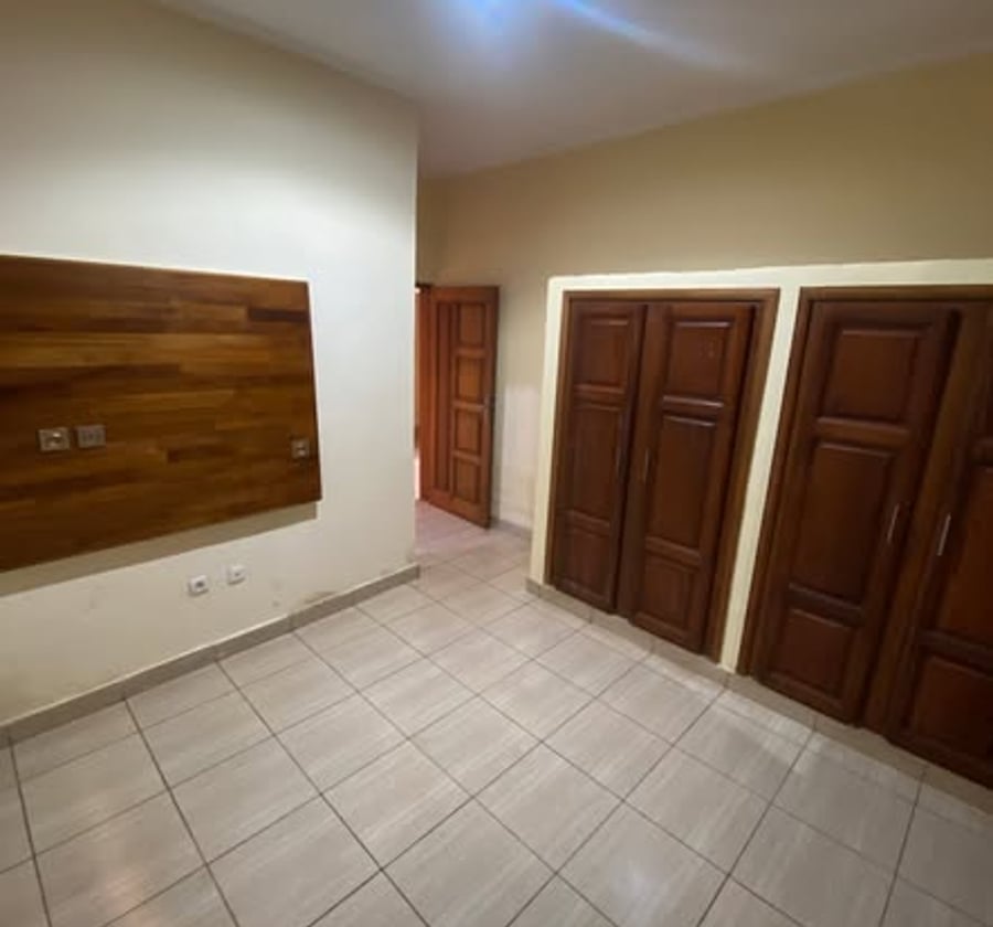 Appartement à louer Odza commissariat