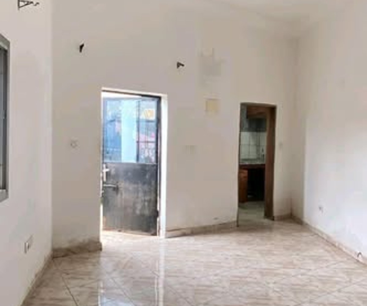 Vaste chambre moderne à louer à Akwa Nord