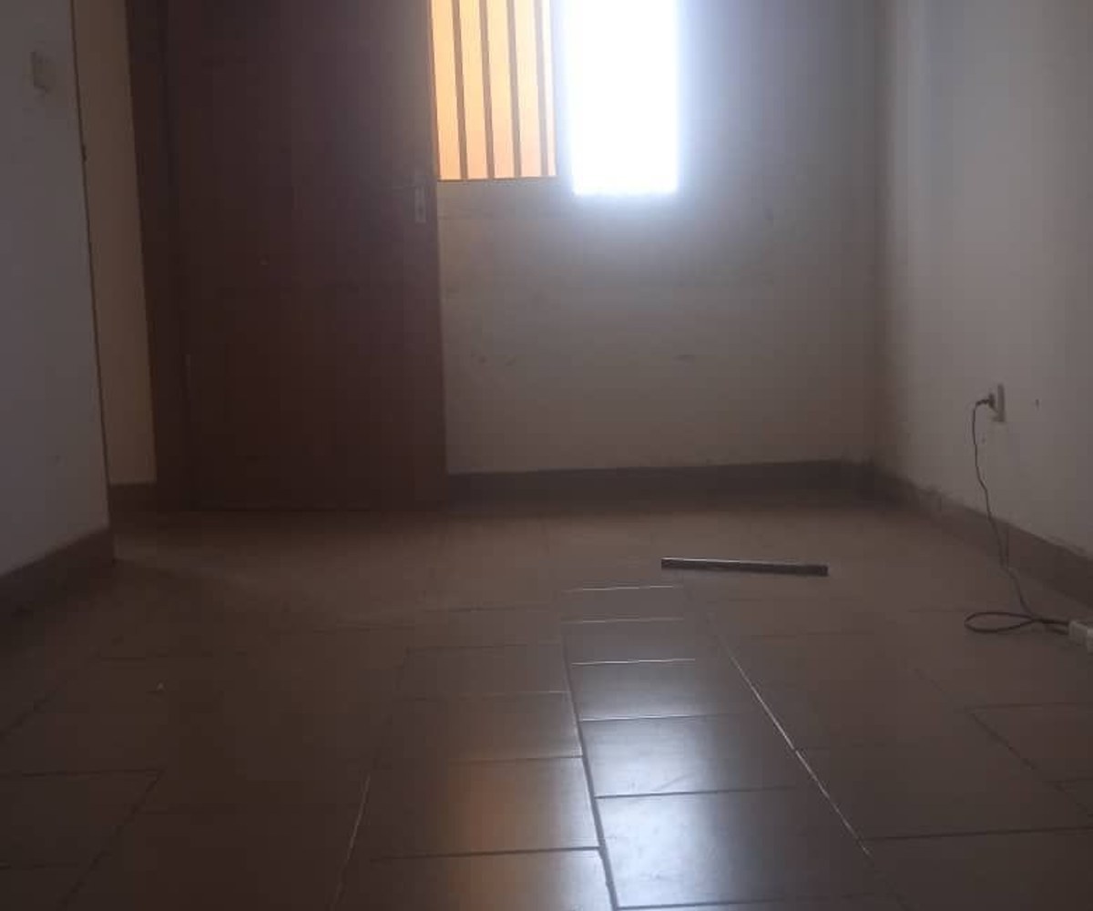 Grand studio moderne à louer - PK 8, Douala