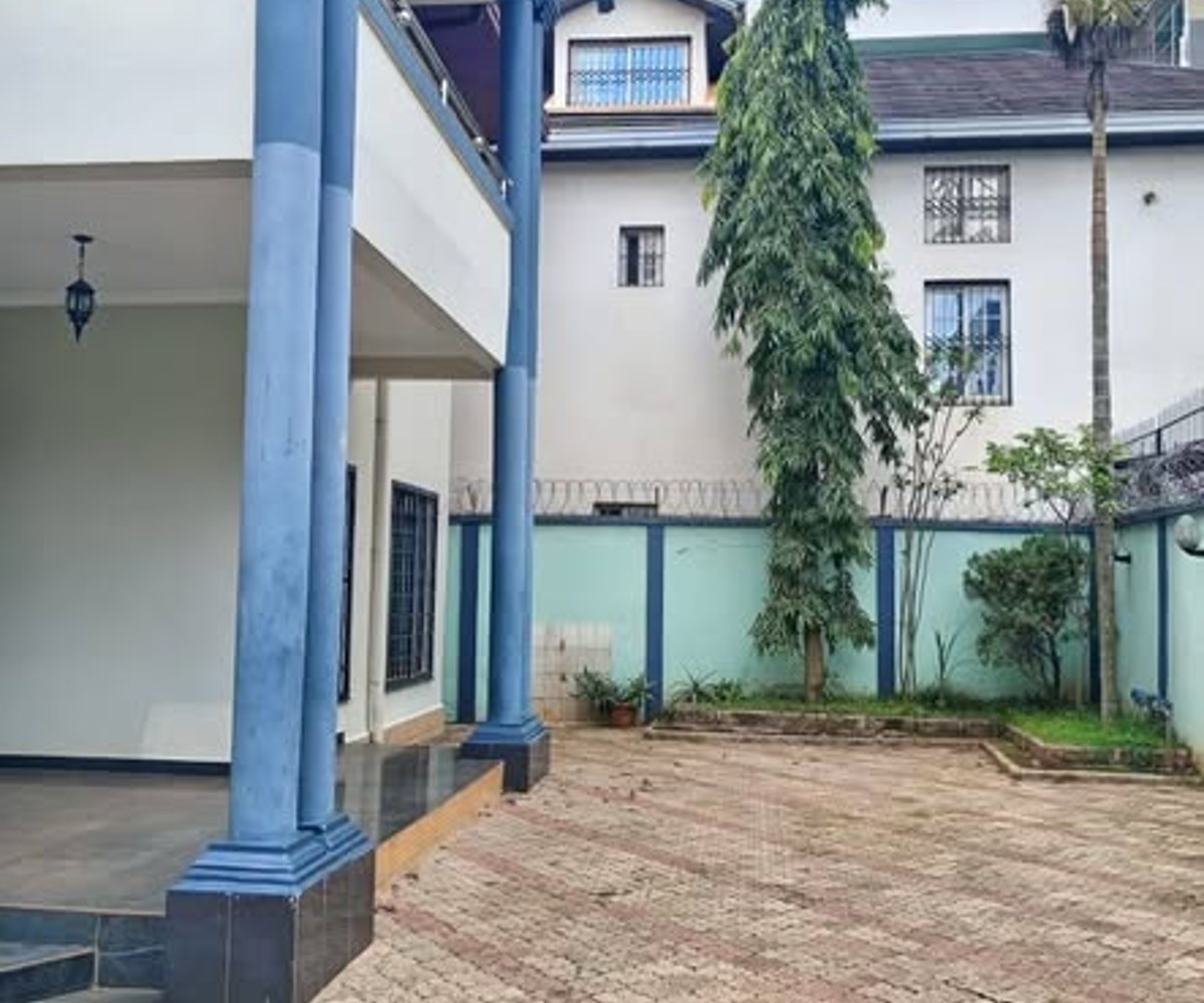 À louer - Duplex 7 chambres - Omnisport, Yaoundé