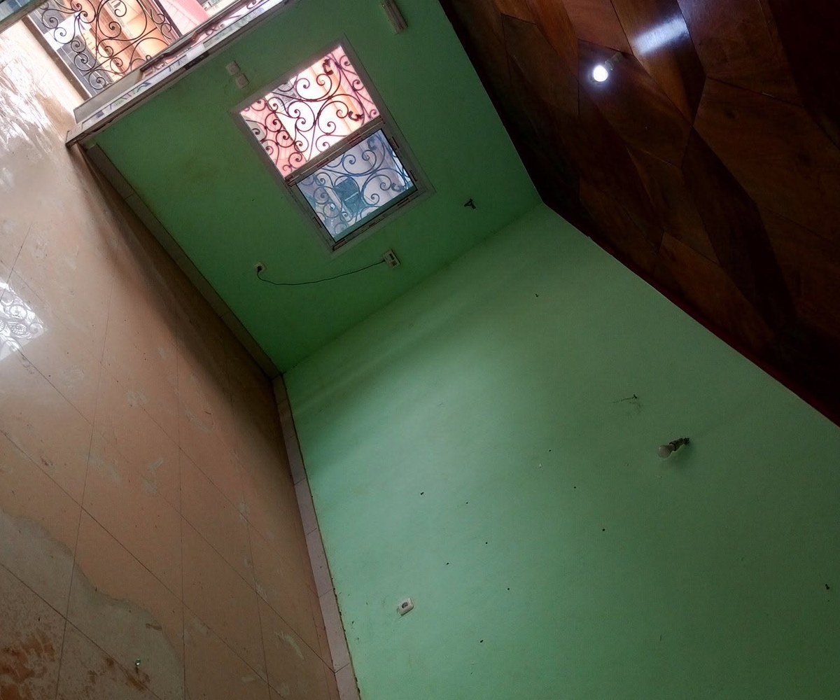 très vaste et magnifique appartement accès à pied comme a moto
