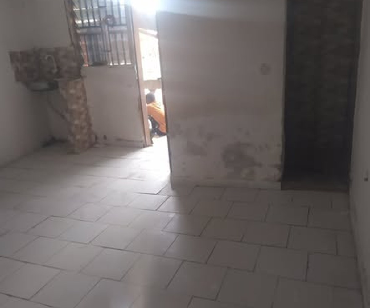 Chambre moderne dans la barrière à Emana Tradex
