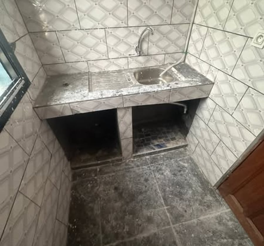 Studio moderne climatisé à PK12, Douala