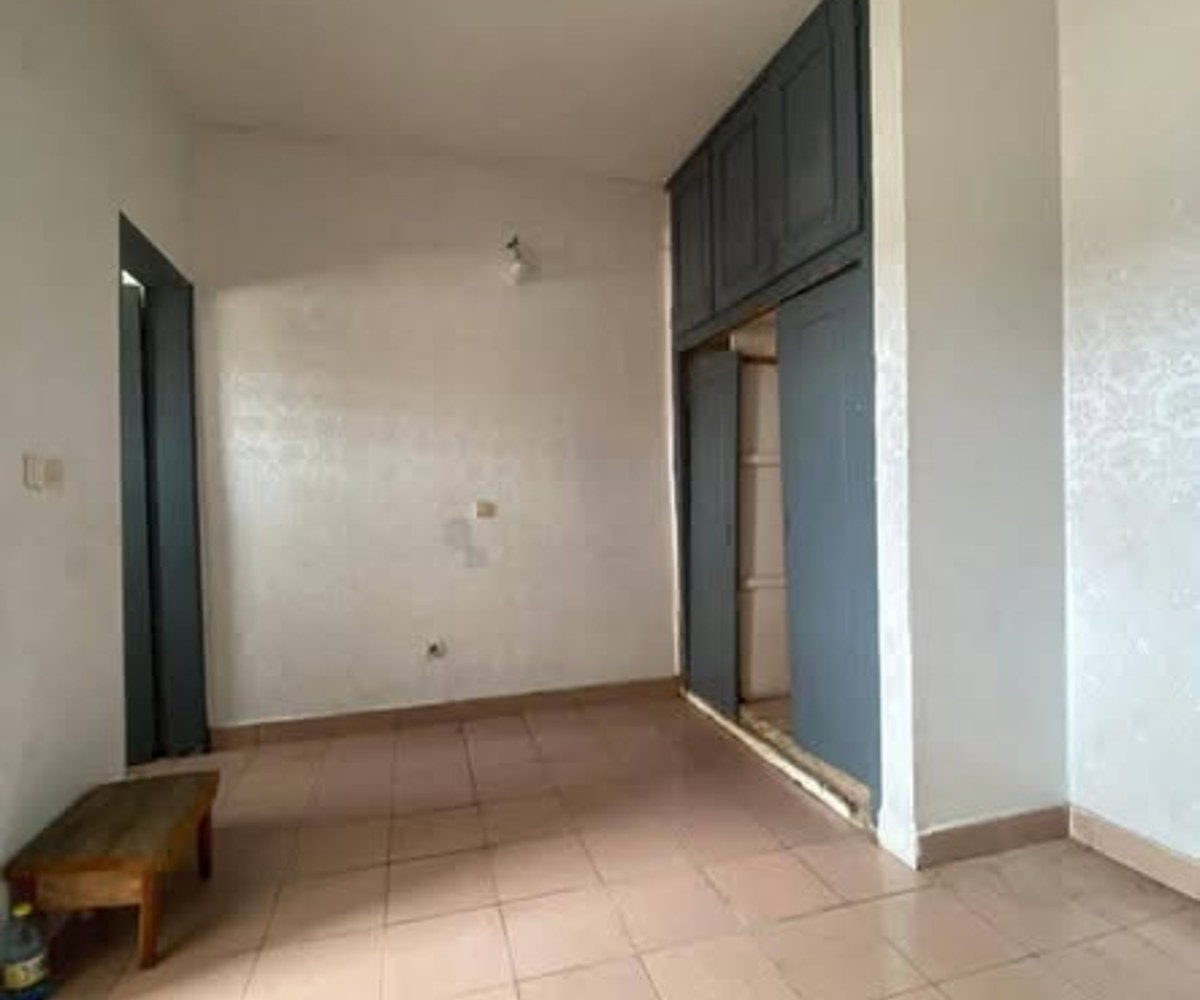 Chambre moderne spacieuse avec cuisine - PK 8, Douala