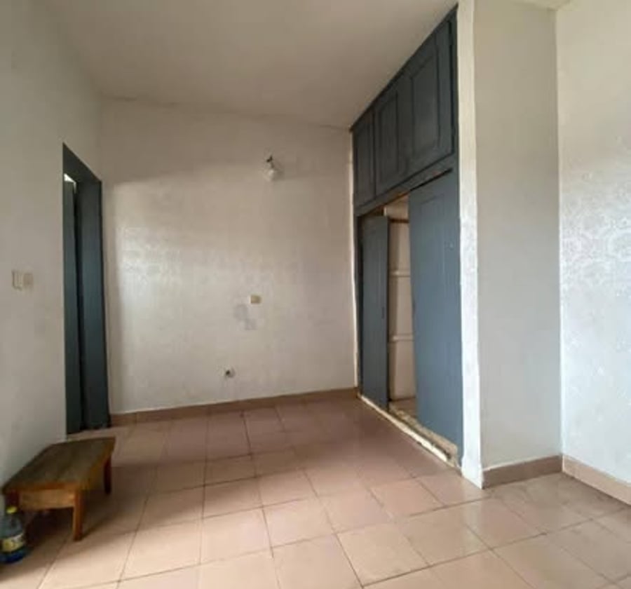 Chambre moderne spacieuse avec cuisine - PK 8, Douala