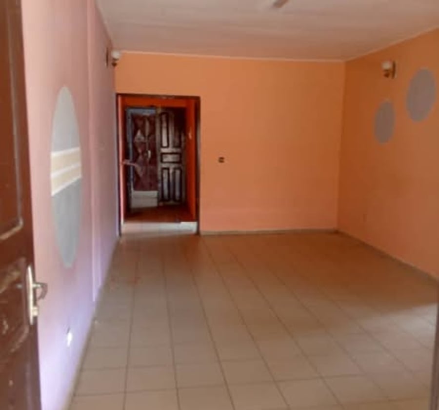 Appartement à louer – Fougeroles, Yaoundé