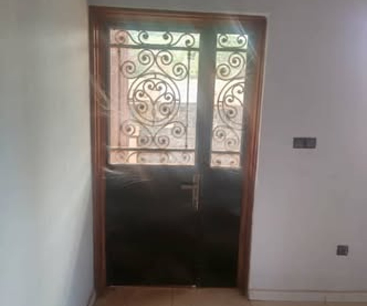 Vaste appartement à louer à Nkolbisson 2ème carrefour