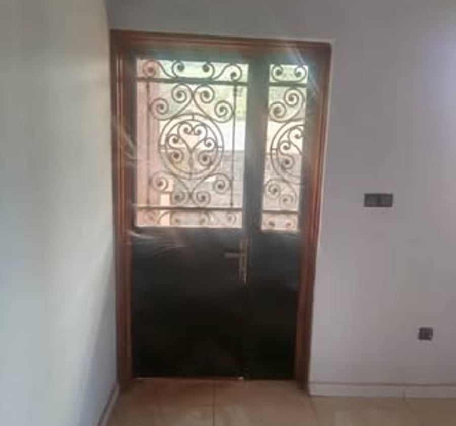 Vaste appartement à louer à Nkolbisson 2ème carrefour