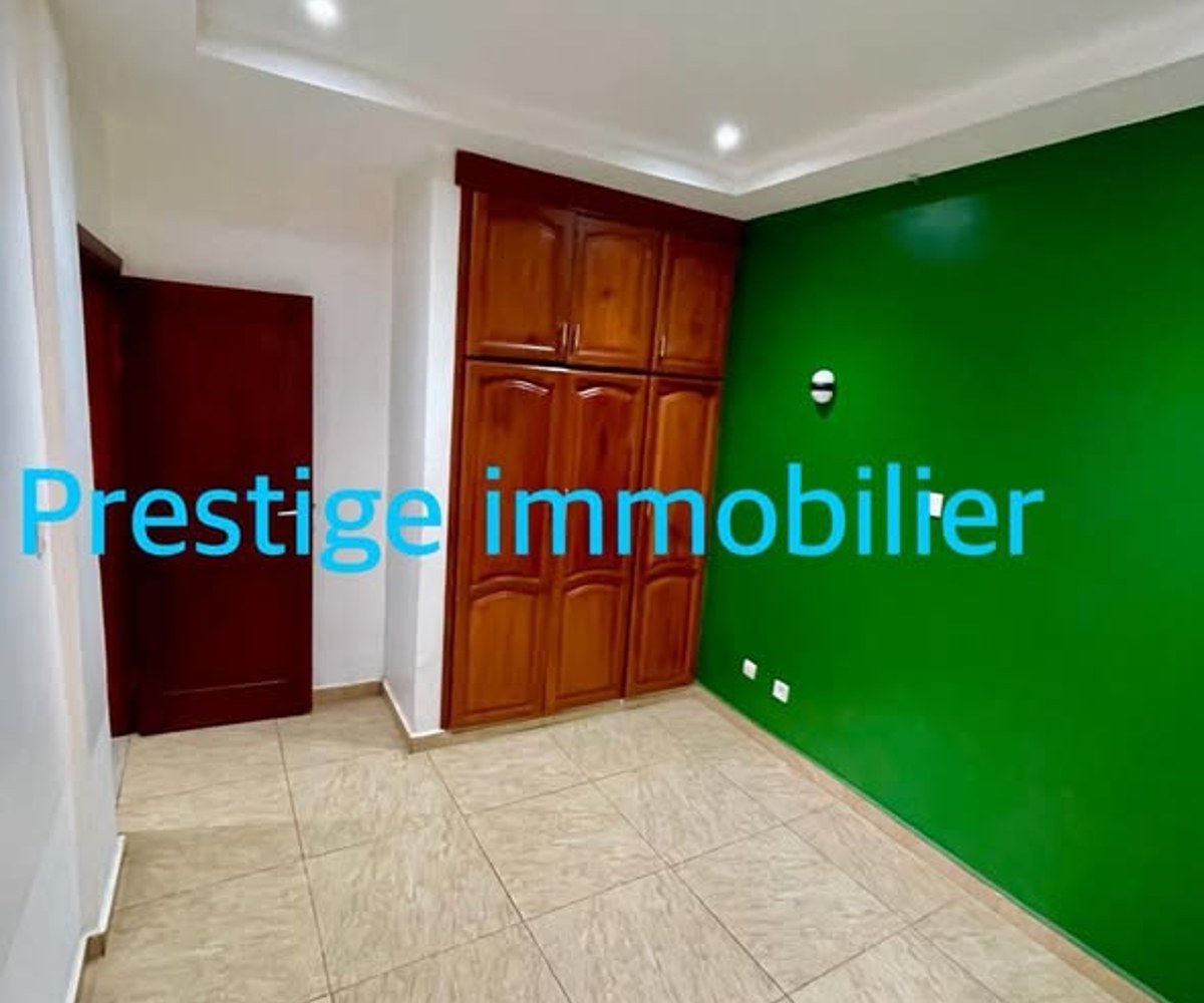 Appartement à louer à Efoulan