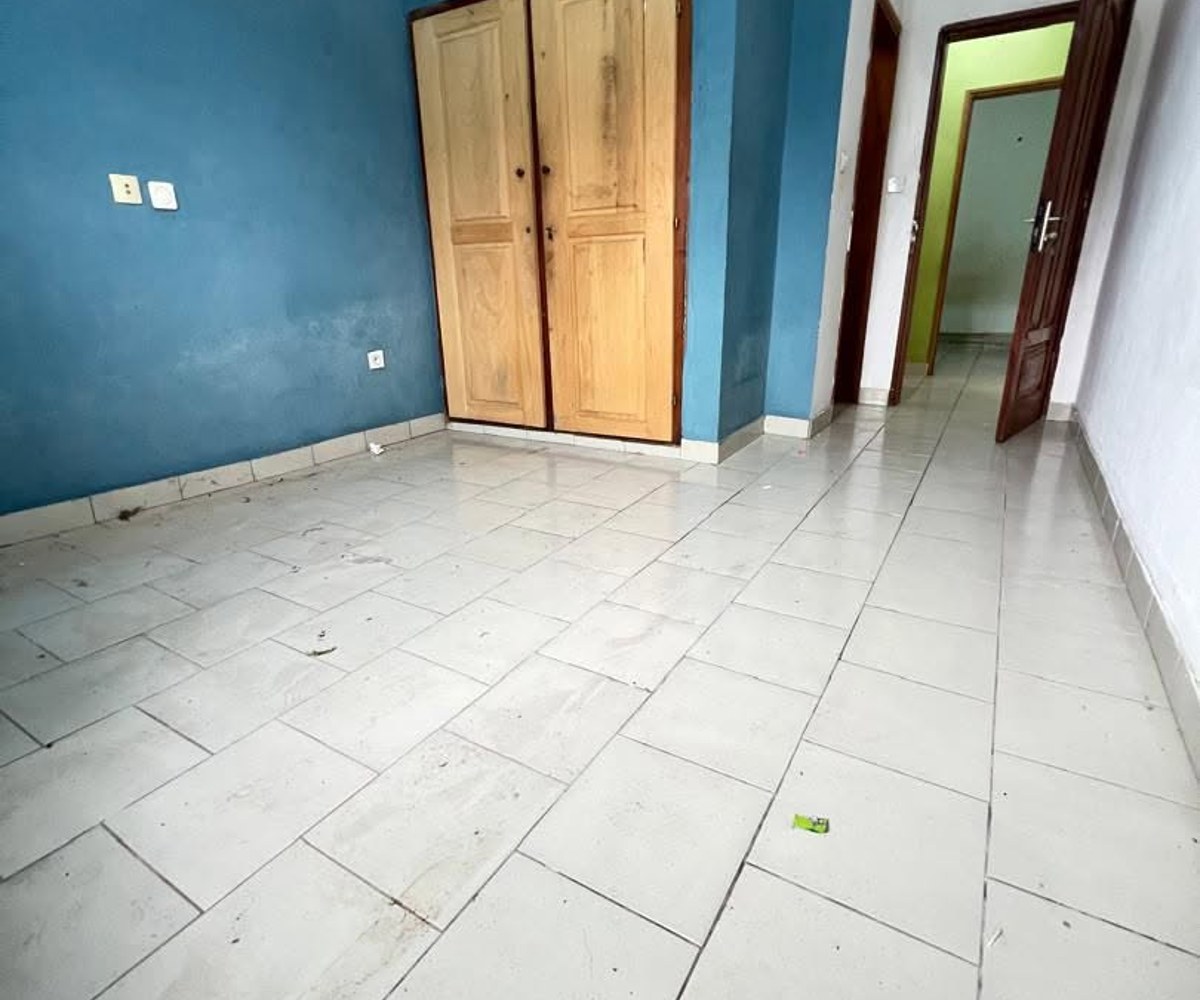 Appartement 2 chambres à louer à Logbessou