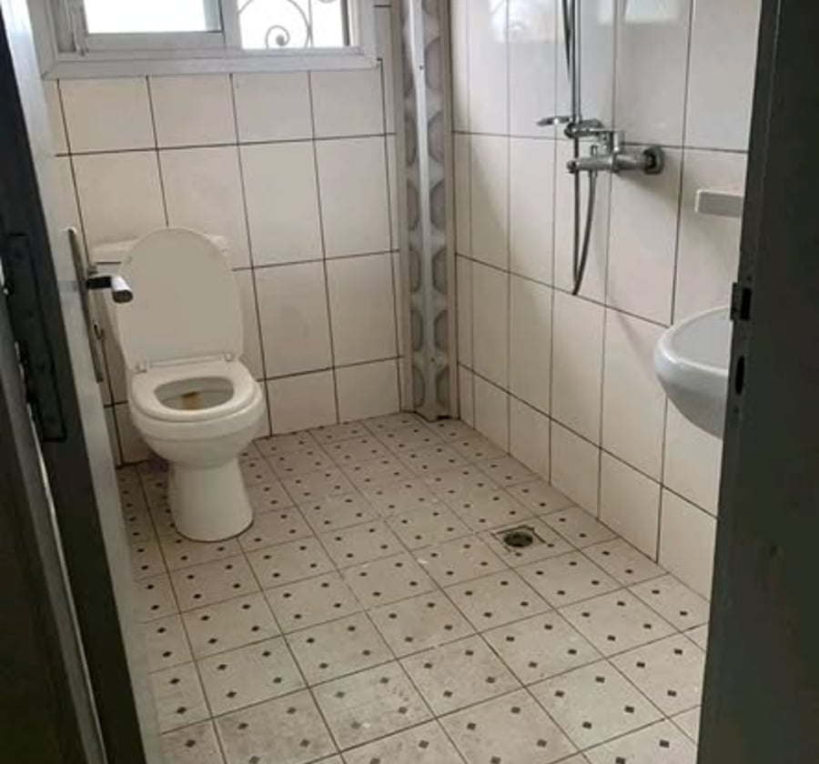 Studio moderne à louer au rond-point Deido